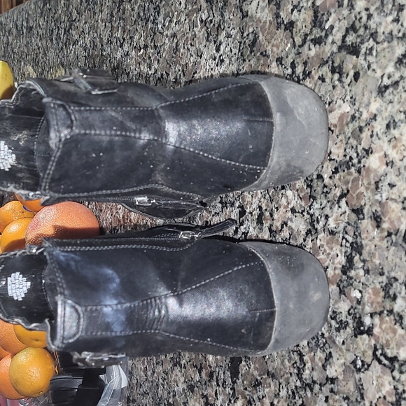 Lifestyle 360 women's size 11 black ankle boots w small rubber heel and expanada - Picture 6 of 6